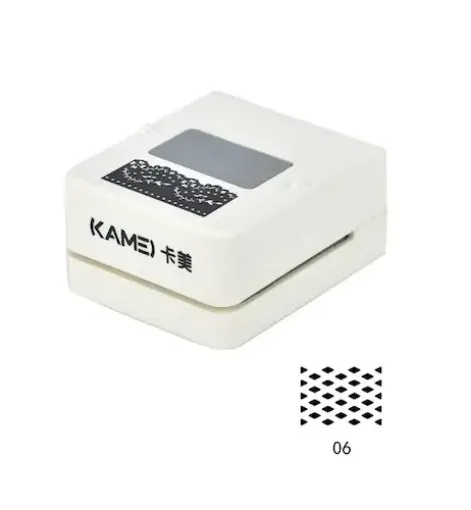 Imagen de Perforadora guarda borde para guia de desplazamiento KAMEI KM8833A modelo cinta rombos grilla 5*3.7cms.