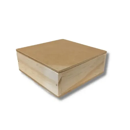 Imagen de Caja de madera de pino con tapa de encastre de MDF de 5mms. de (12*12)4cms.