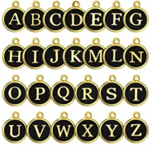 Imagen de Set de 26 dijes de metal de 12mms. alfabeto abecedario dorados con negro