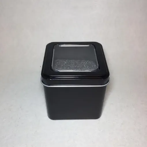 Imagen de Lata cuadrada metalica con visor 7.5*8cms. color negro