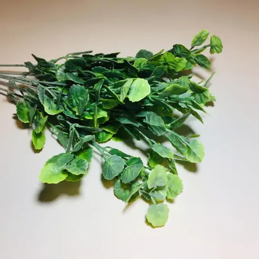Imagen de Ramo de hojas artificiales matizadas de 40cms. color verde blanquecino