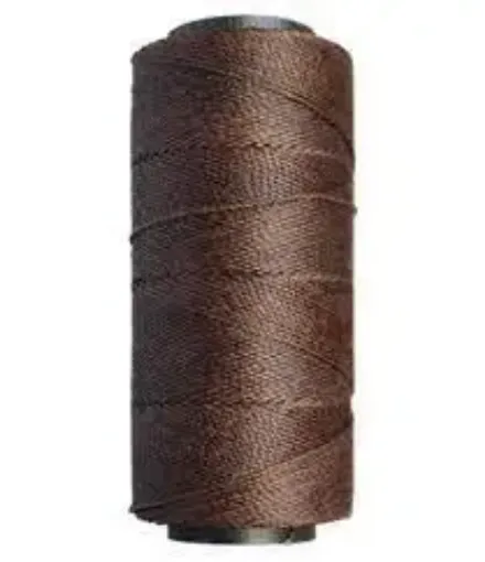 Imagen de Hilo cordon encerado fino 100% polyester 2 cabos cono de 100grs 150mts SETTANYL color 0039 marron oscuro