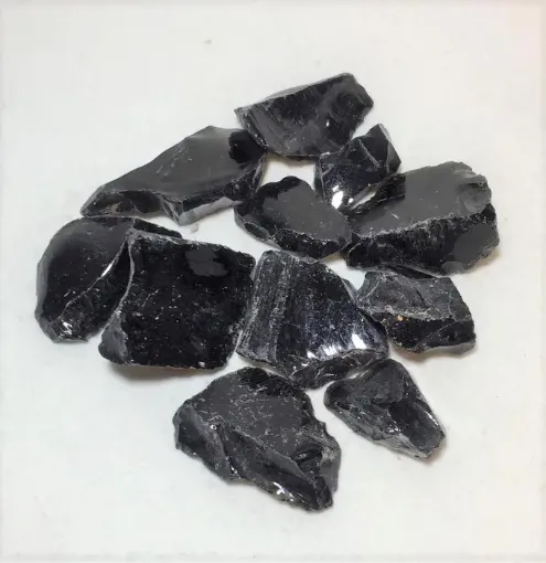 Imagen de Piedras semi preciosas Obsidiana Negra en bruto piedras de 2 a 3cms en paquete de 100grs