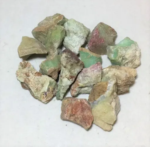 Imagen de Piedras semi preciosas Crisoprasa en bruto piedras de 1.5 a 3cms. en paquete de 100grs.