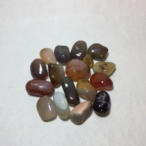Imagen de Piedras semi preciosas Agata Surtidas rolada piedras de 2 a 3cms en paquete de 100grs
