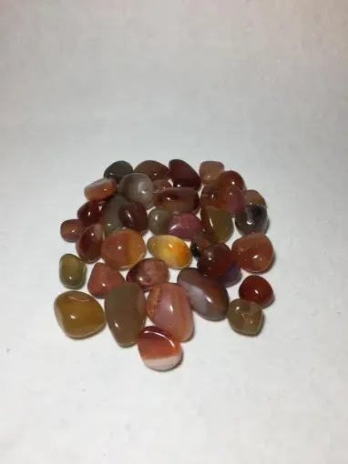 Imagen de Piedras semi preciosas Agata Cornalina Naranja rolada piedras de 1.5 a 2cms. en paquete de 100grs.