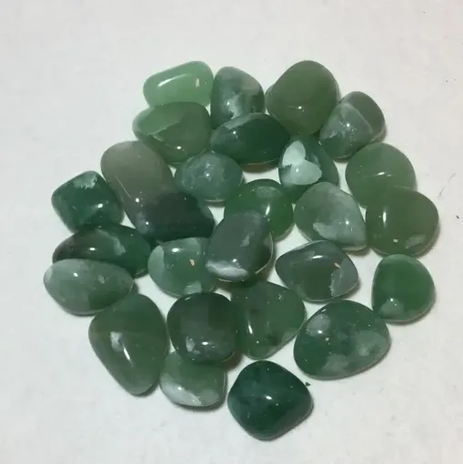 Imagen de Piedras semi preciosas Cuarzo Verde rolado piedras medianas de 1 a 2cms en paquete de 100grs