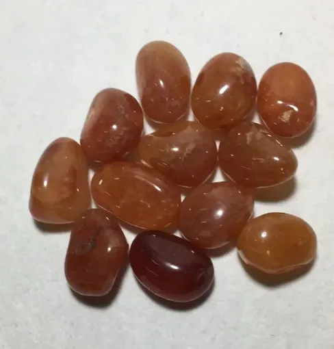 Imagen de Piedras semi preciosas Cornalina rolada piedras de 2.5 a 3cms. en paquete de 100grs.