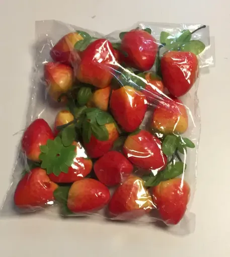 Imagen de Fruta chica de plastico de 3cms por 20 unidades modelo Frutilla