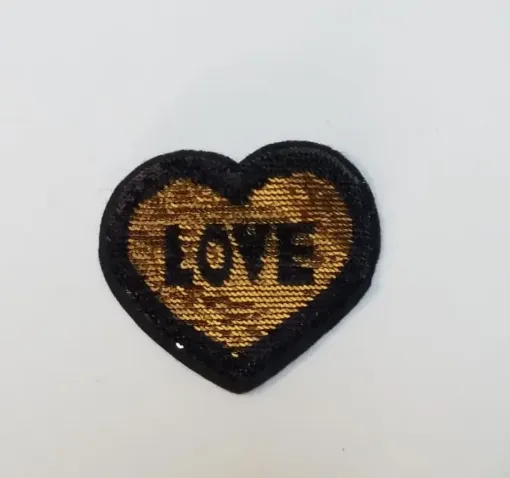 Imagen de Aplique parche bordado para tela modelo corazon lentejuelas LOVE de 6*7cms. negro