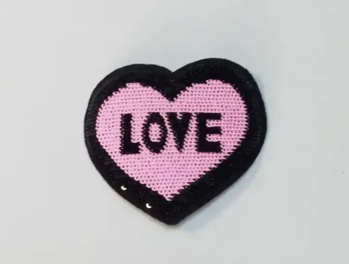 Imagen de Aplique parche bordado  para tela modelo corazon lentejuelas LOVE de 6*7cms