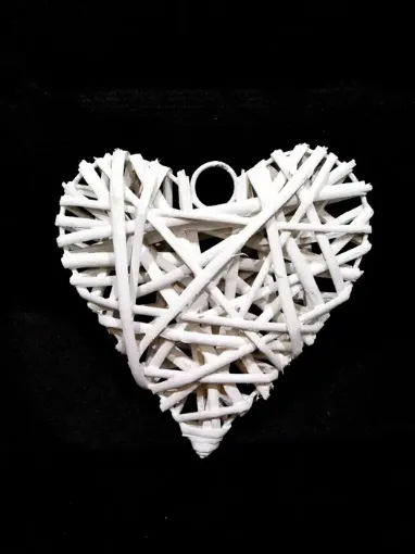 Imagen de Adorno de rattan corazon chico blanco de 14*20cms.