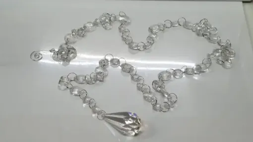 Imagen de Cairel con cadena de 150cms. de acrilico con cairel grande en la punta DX597