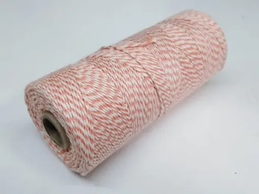Imagen de Cono de hilo de algodon color salmon combinado con crudo de 150grs.=300mts.