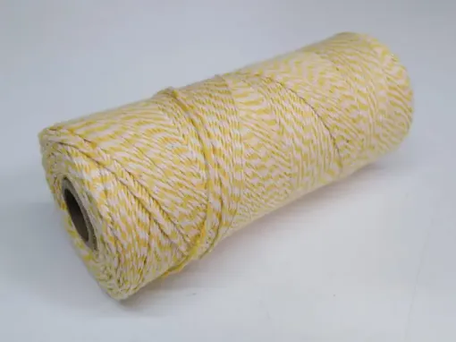 Imagen de Cono de hilo de algodon color amarillo oscuro combinado con crudo de 150grs.=300mts.