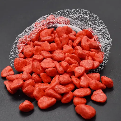 Imagen de Piedras decorativas en red Rojas por 500grs aprox