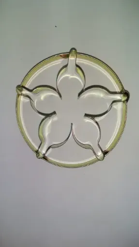 Imagen de Cortante de metal chapa galvanizada modelo sepalo de rosas de 6.5cms.