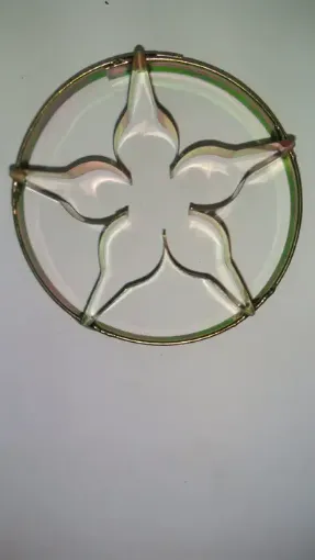 Imagen de Cortante de metal chapa galvanizada modelo sepalo de rosas de 7cms.