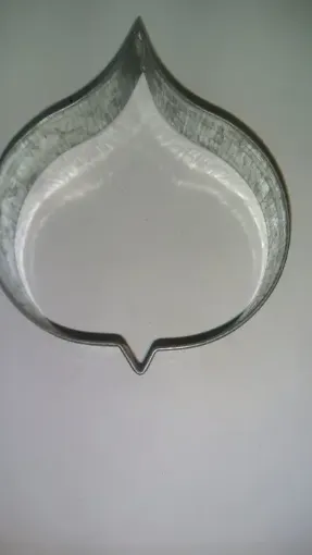 Imagen de Cortante de metal chapa galvanizada modelo petalo de cala de 7.5cms.
