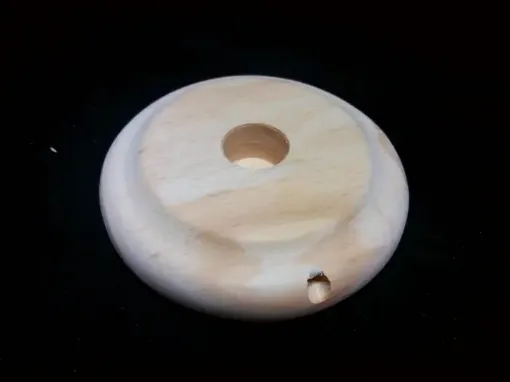 Imagen de Base de madera de pino torneada con rebaje de 9cms. para lampara