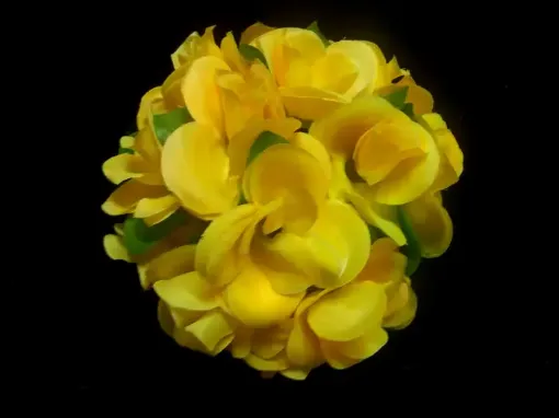 Imagen de Esfera de flores de 18cms. De color amarillo
