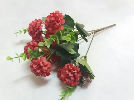 Imagen de Ramo de flores artificiales mini bola color rojo
