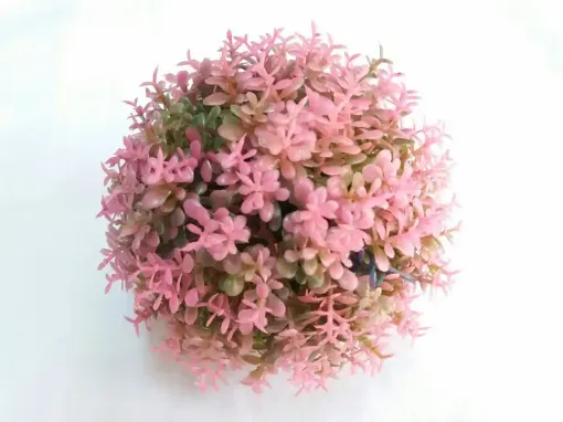 Imagen de Esfera de pasto artificial mini de 15cms. De color rosado