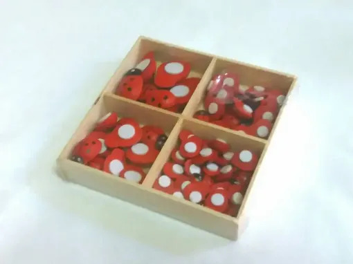Imagen de San antonios  rojo con adhesivo en caja 55 unidades aprox 4 tamanos diferentes