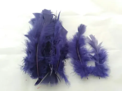 Imagen de Plumas de pavo de 7 a 17cms en paquete de 5grs x30 unidades aprox Color Violeta