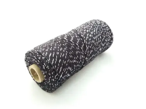 Imagen de Cono de hilo de algodon negro y lurex plateado de 150grs.=300mts.