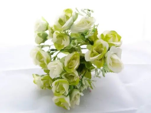 Imagen de Bouquet de rositas rococo con ilusion cod.A1831 blanco y verde manzana