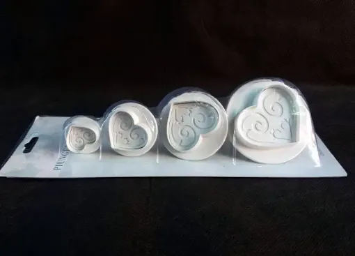 Imagen de Eyectores de plastico corazones grabados set *4 unidades