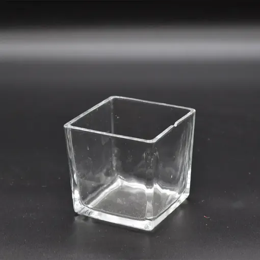 Imagen de Florero de vidrio cubo de 8cms. de altura FD16197