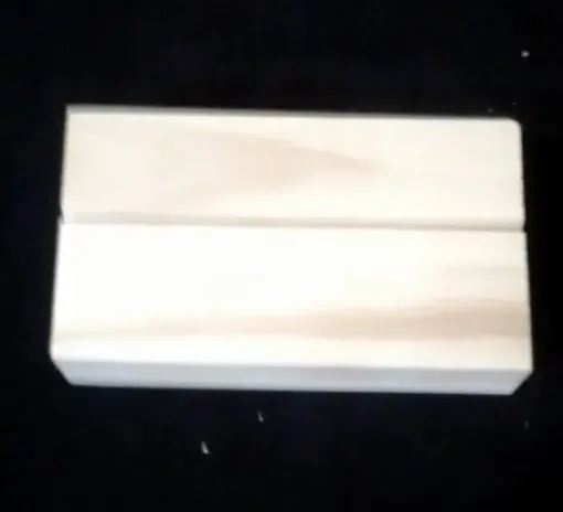 Imagen de Base de madera de pino para calado o cartel con ranura de 3x2cms