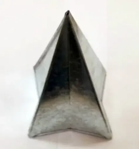 Imagen de Molde para velas piramide con base estrella de 5 puntas de (14*14)16cms.