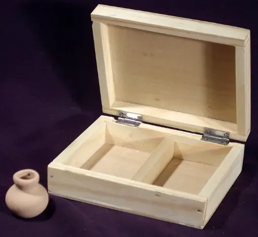 Imagen de Caja para cartas de madera con 2 reparticiones mazos con broche
