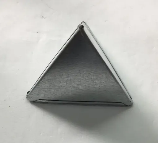 Imagen de Molde para velas Piramide baja de 3 caras nro.1 de 9*11cms.