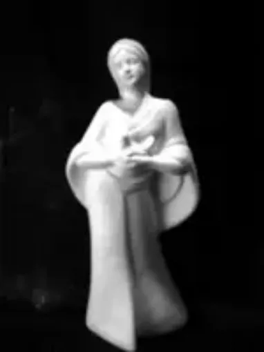 Imagen de Serena parada con paloma estatua indigena de pie de 9x8x24cms