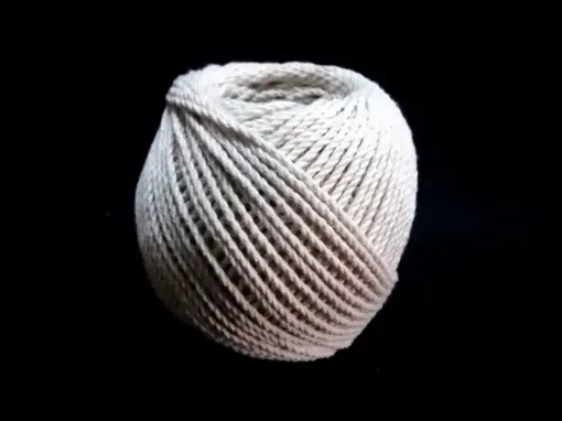 Imagen de Chaura cuerda de algodon para macrame No.10 de 2.8mms en ovillo de 50mts=200grs