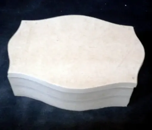 Imagen de Caja de MDF con forma de pirana con 4 puntas grande de 19.5x13x4.5cms