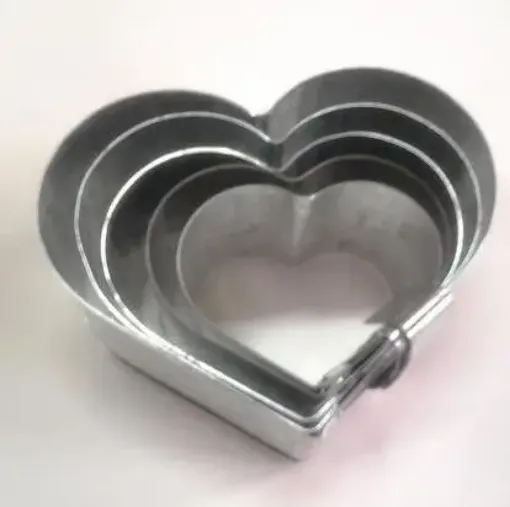 Imagen de Juego set de cortantes moldes de 5 medidas para velas masas de 4 cms de altura con forma corazon