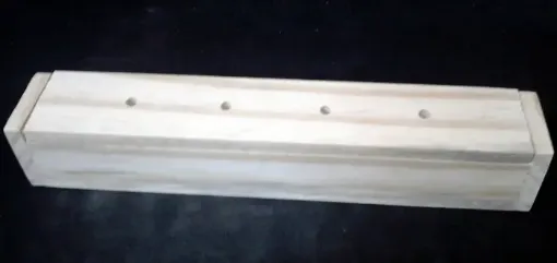 Imagen de Caja porta inciensos de madera de pino con agujeros