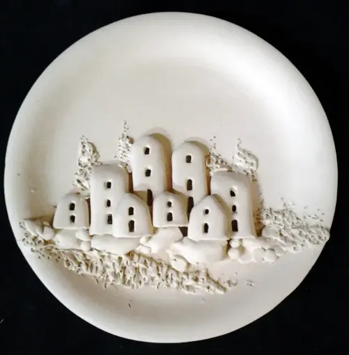 Imagen de Plato de ceramica con casitas de 24cms Varios motivos artesanales