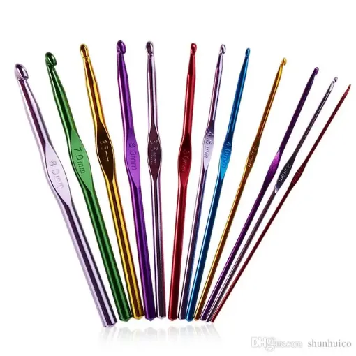Imagen de Aguja para tejer crochet de aluminio de 15cms de largo de 2mms