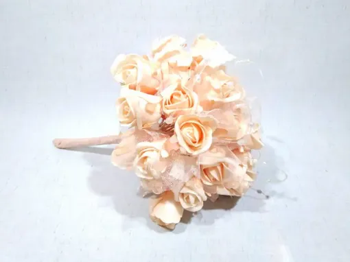 Imagen de Ramo de novia chico de 6 rosas de goma eva con tul y perlas color salmon