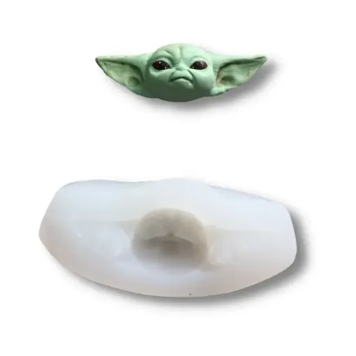 Imagen de Molde de silicona para resina y masas nro.158 modelo cabeza de Yoda de 2*6cms. aprox.