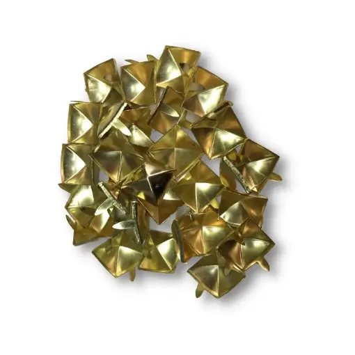 Imagen de Tacha con cabeza piramidal de 15*10mms. color oro *30 unidades