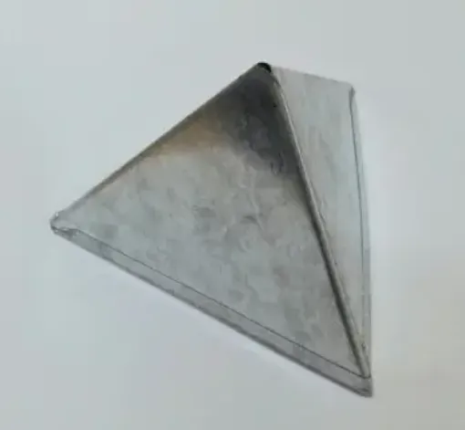 Imagen de Molde para velas Piramide de 3 caras de 12x12x8.5cms.
