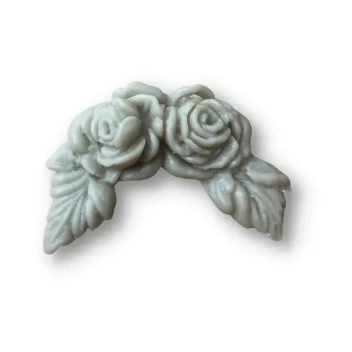 Imagen de Aplique de resina nro.08 2 rosas con hojas de 8*4.5cms.