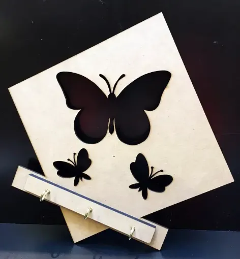 Imagen de Portallaves de MDF calado laser modelo mariposas con 3 pitones